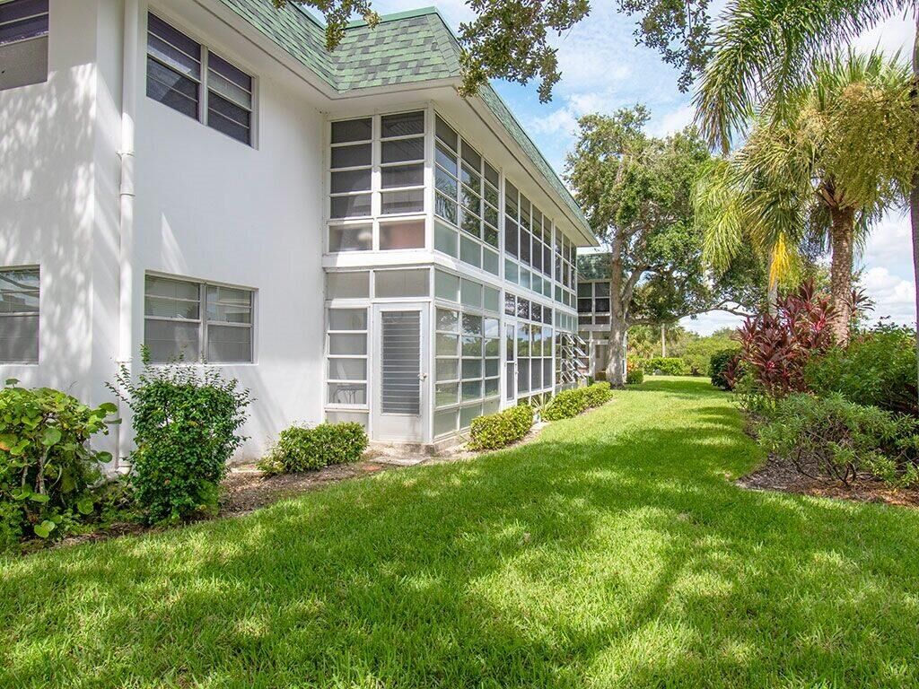 Property Photo: 2800 Indian River Boulevard 1 FL 32960