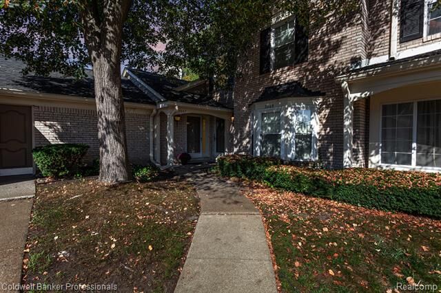 Property Photo:  2667 Williamsburg Circle  MI 48326 