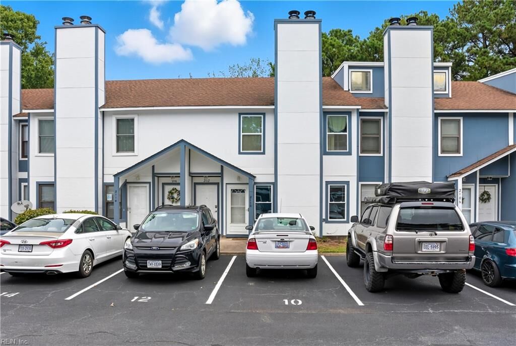 Property Photo: 2110 Point Hollow Ct VA 23455