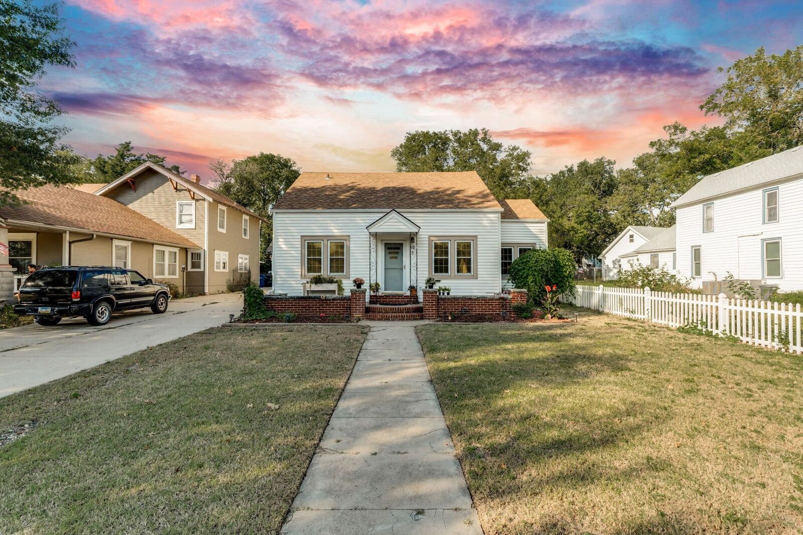 Property Photo: 118 E Broadway Ave KS 67010