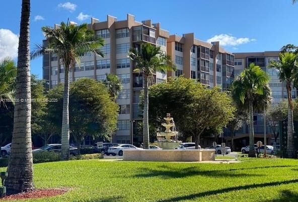 Property Photo: 1400 Saint Charles Pl 623 FL 33026