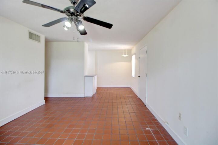 Property Photo: 8701 SW 141st St B4 FL 33176