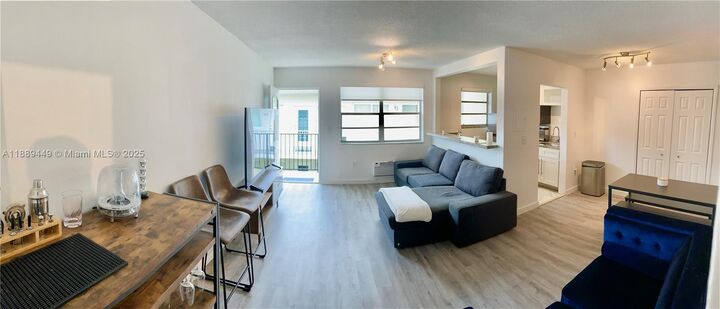 Property Photo: 734 Meridian Ave 4R FL 33139