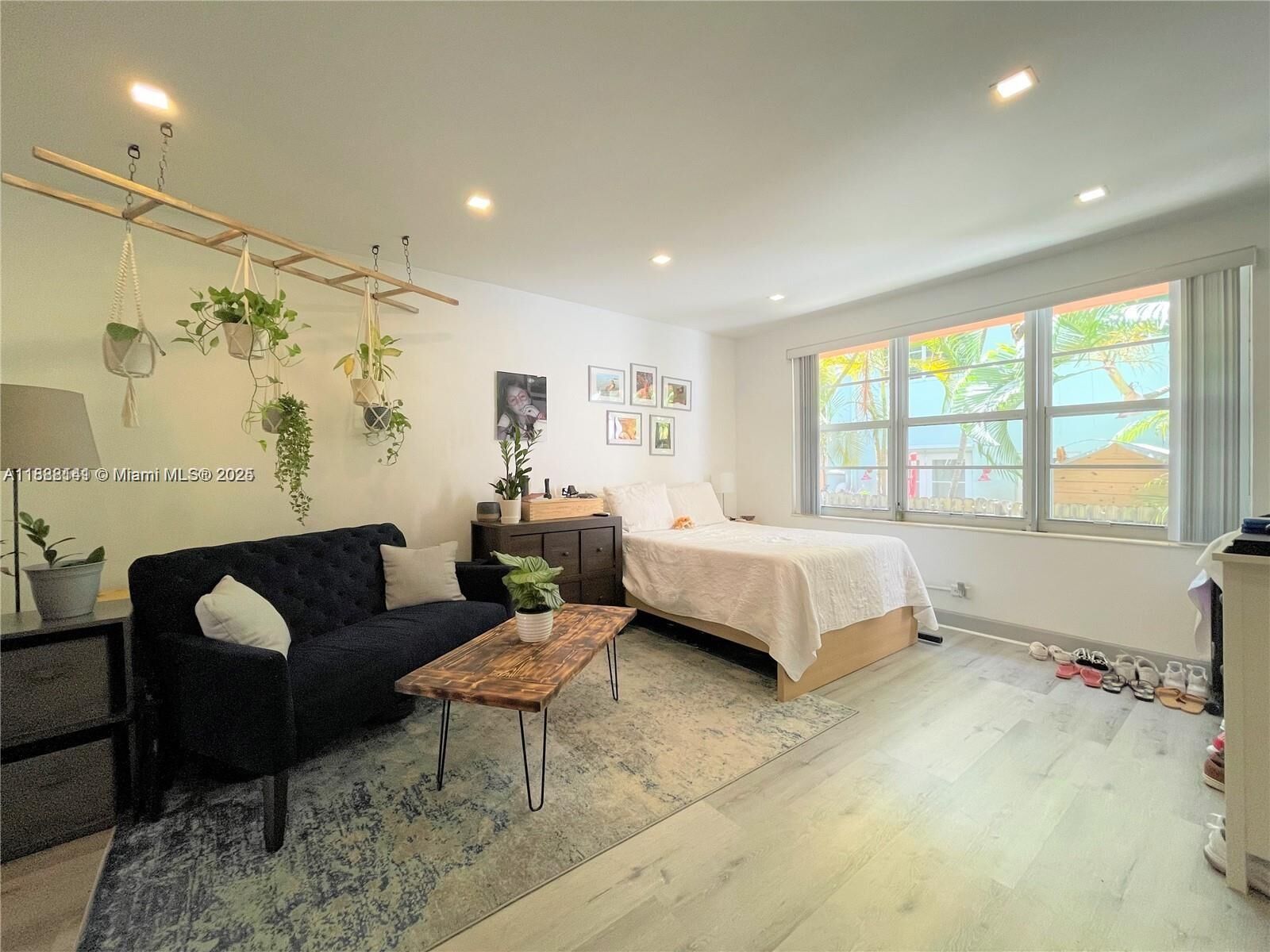 Property Photo:  1135 Meridian Ave 1  FL 33139 