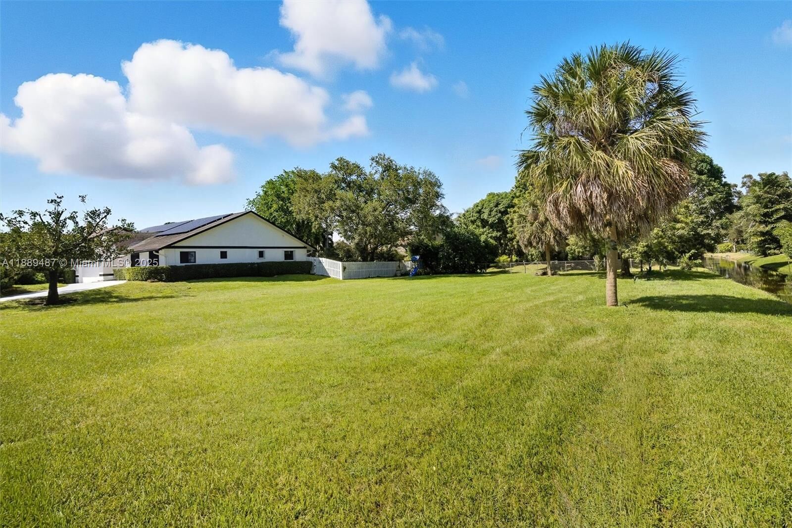 Property Photo:  11501 NW 23rd St  FL 33323 