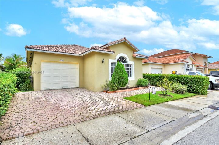 Property Photo:  113 Danielle Ct  FL 33326 