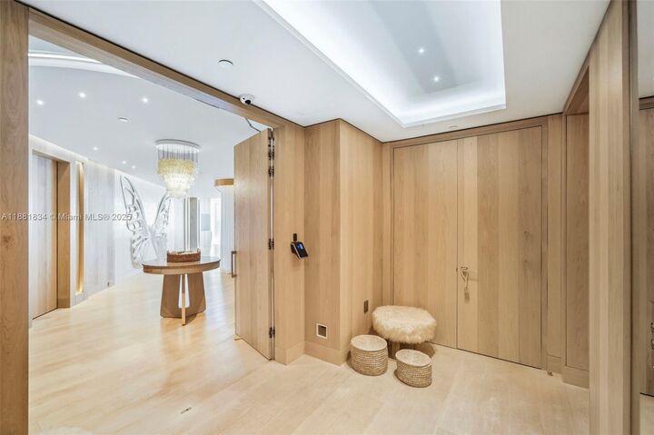 Property Photo:  100 S Pointe Dr 3803  FL 33139 