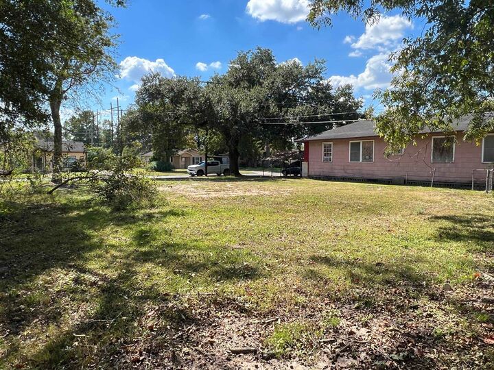 Property Photo:  6 Colburn  TX 77630-0000 