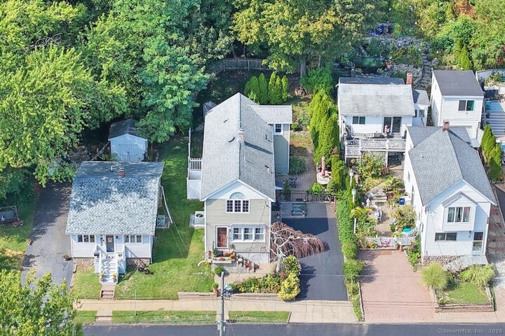 76 Hawthorne Street  West Haven CT 06516 photo