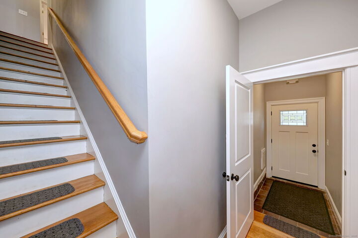 Property Photo: 122 Newfield Street Apt 2A CT 06457