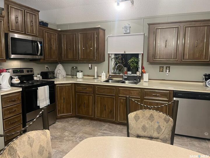 Property Photo:  412 Main Street  SK S0K 4P0 