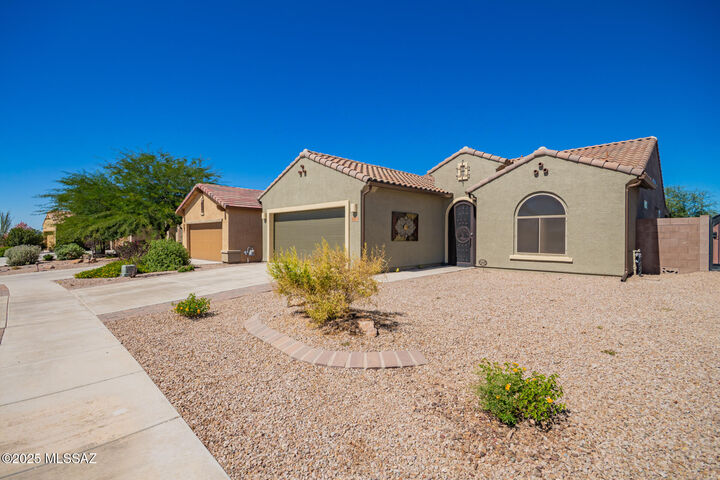 Property Photo: 13923 E Via Cerro Del Molino AZ 85641