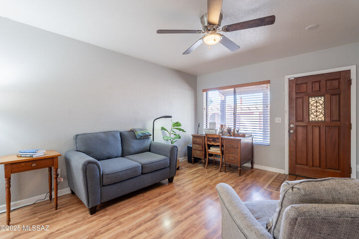 Property Photo:  933 E Mesquite Drive  AZ 85719 