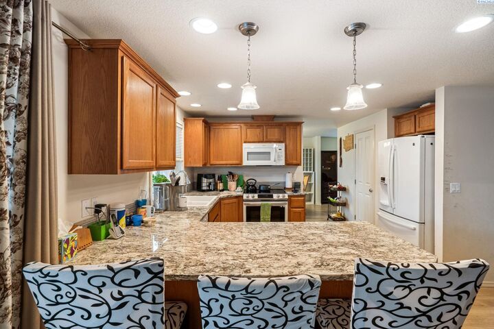 Property Photo:  6102 Rocket Lane  WA 99301 