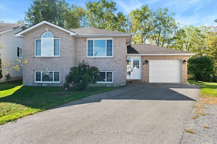 8 Lake Court  Belleville ON K8P 5M8 photo