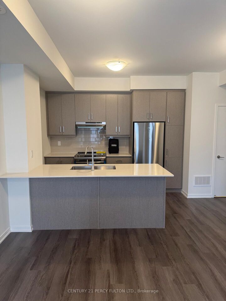 Property Photo:  130 Honeycrisp Crescent Th 310  ON L4K 0N7 