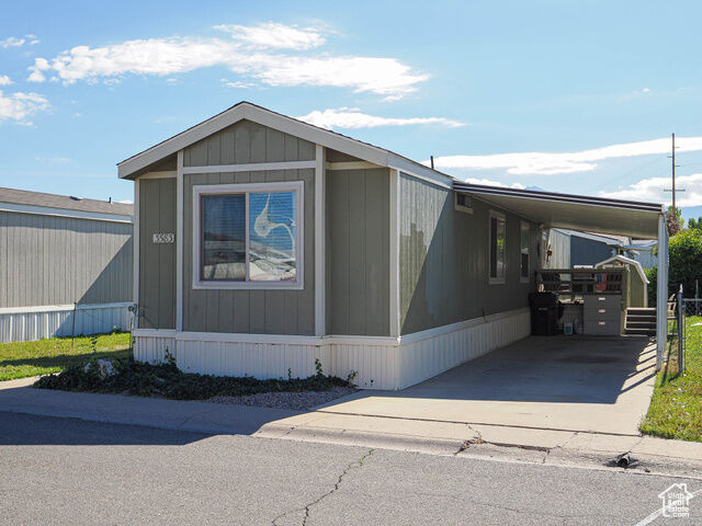 Property Photo: 3583 S Byde-A-While Rd UT 84119