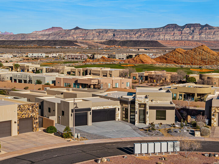 Property Photo:  3257 S Drifting Dunes Ln  UT 84737 