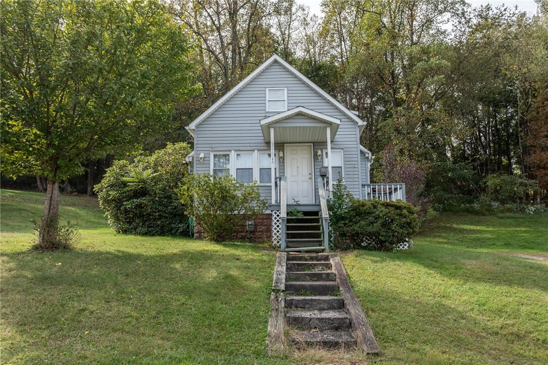 Property Photo:  1102 Blackstone Ave  PA 15425 