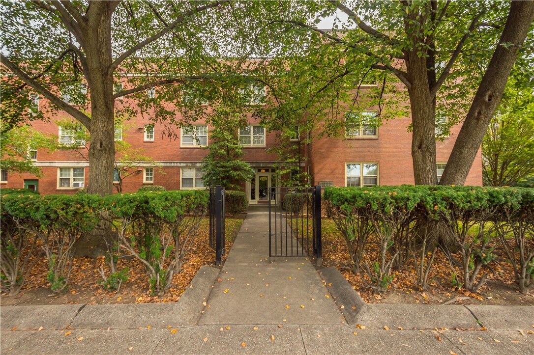 Property Photo:  415 Bigham Street 23  PA 15211 