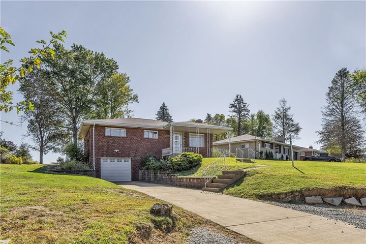 Property Photo:  2520 Haymaker Rd  PA 15146 