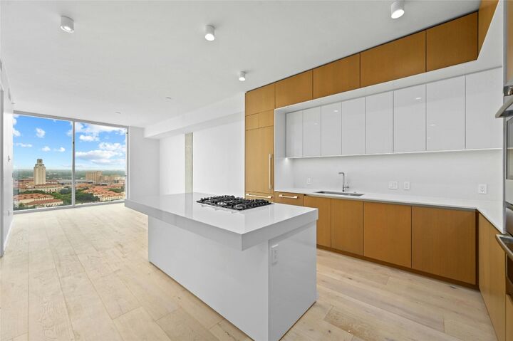 Property Photo: 313 W 17th Street 2103 TX 78701