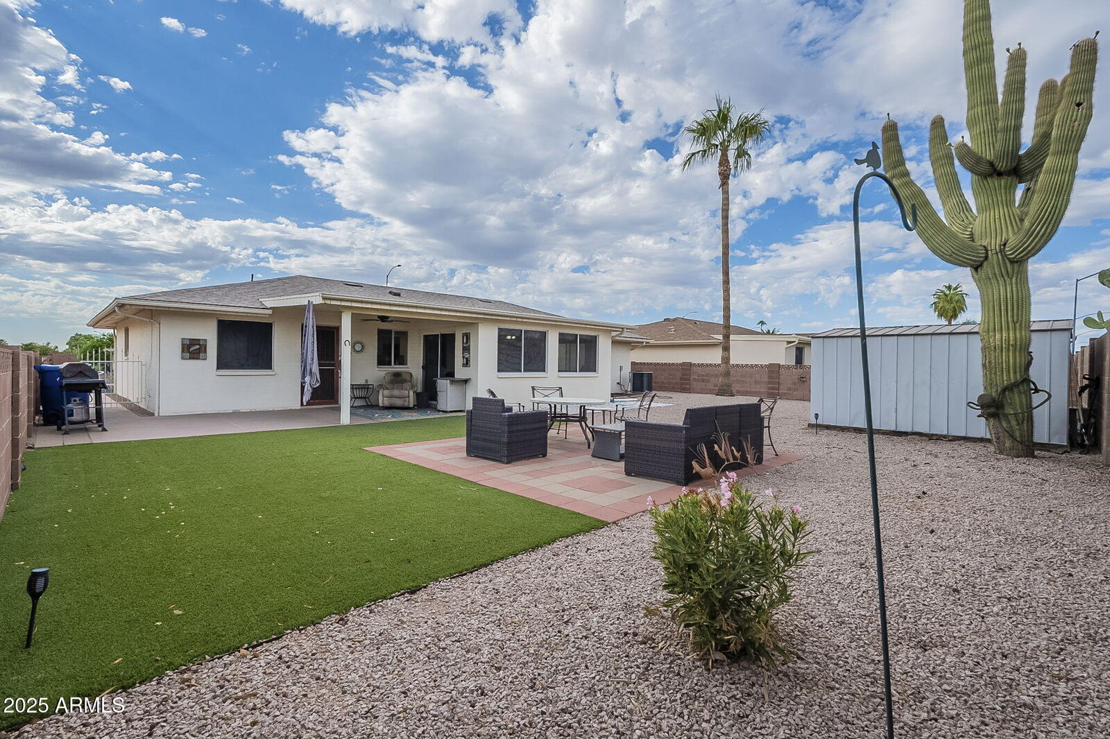 Property Photo:  2513 S Zinnia --  AZ 85209 