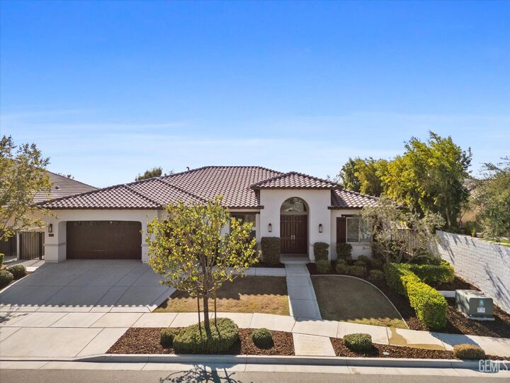 Property Photo: 3615 Botanical Drive CA 93311