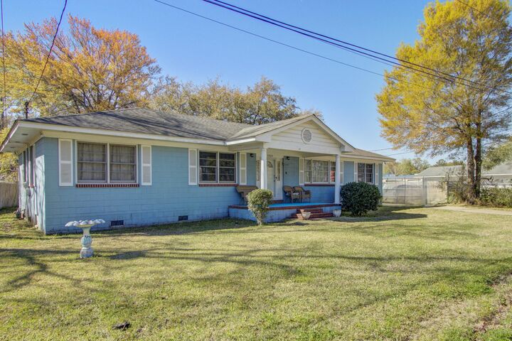 Property Photo: 1925 Belgrade Avenue SC 29407