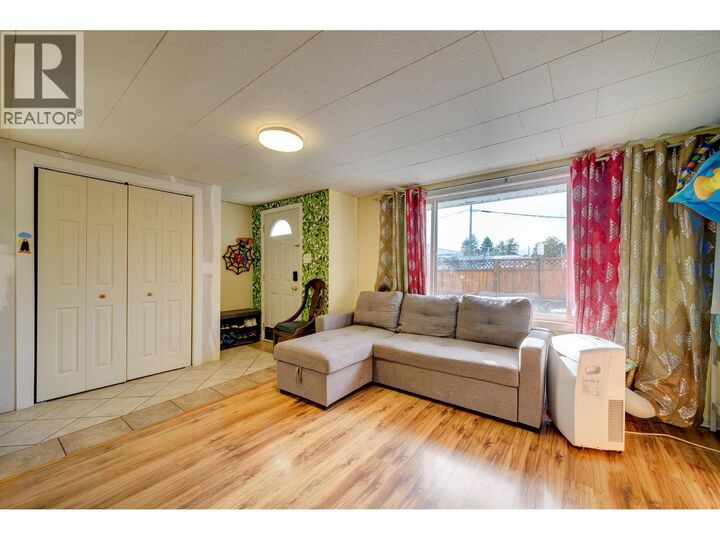 Property Photo:  934 Westminster Avenue  BC V2B 1P1 