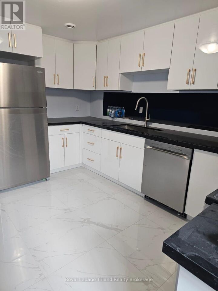 Property Photo:  565 Peel Street 4  ON N4S 1K5