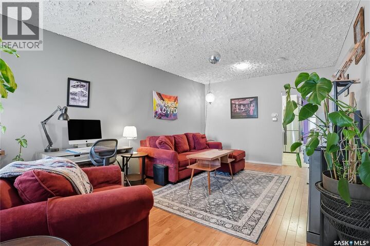 Property Photo:  1017 I Avenue S  SK S7M 1Z6 
