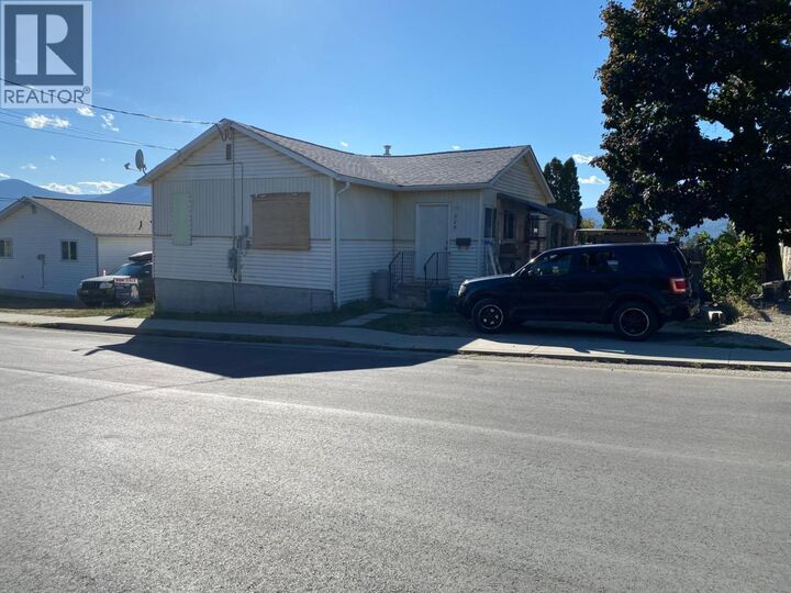 Property Photo: 229 9th S Avenue BC V0B 1G3