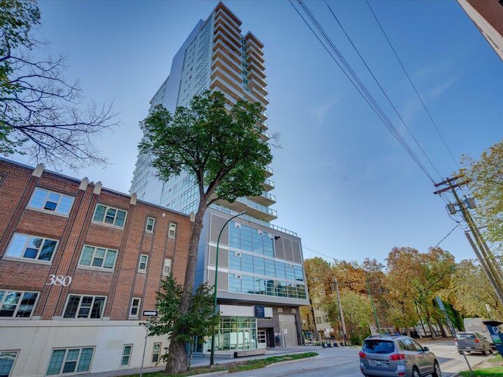 Property Photo:  390 Assiniboine Avenue  MB R3C 0V2 