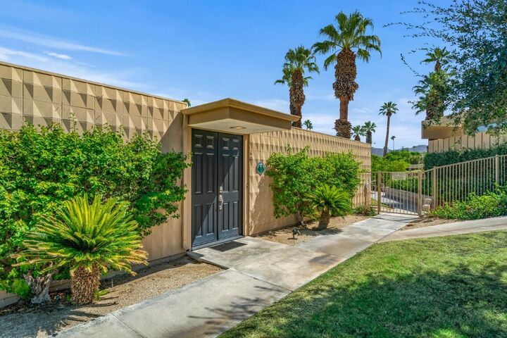 Property Photo:  72887 El Paseo 601  CA 92260 