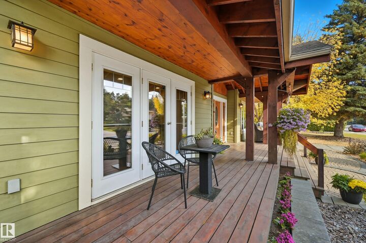 Photo de la propriété:  12408 39 Avenue NW  AB T6J 0N2 