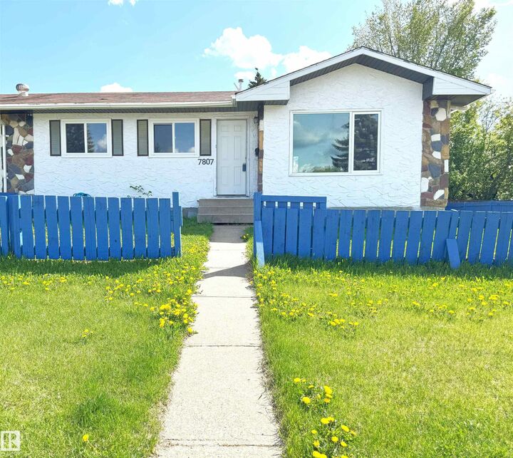 Photo de la propriété:  7807 36 Avenue NW  AB T6K 0C5 