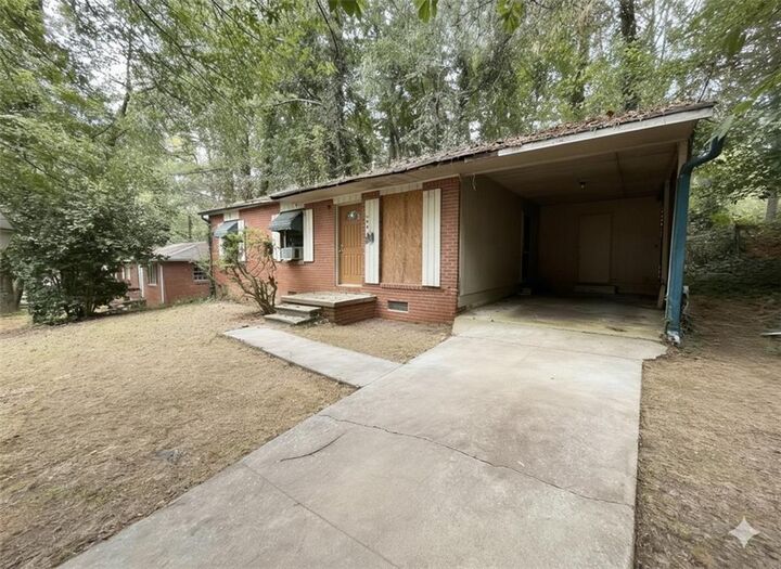 Property Photo: 805 Sandy Creek Drive NW GA 30331