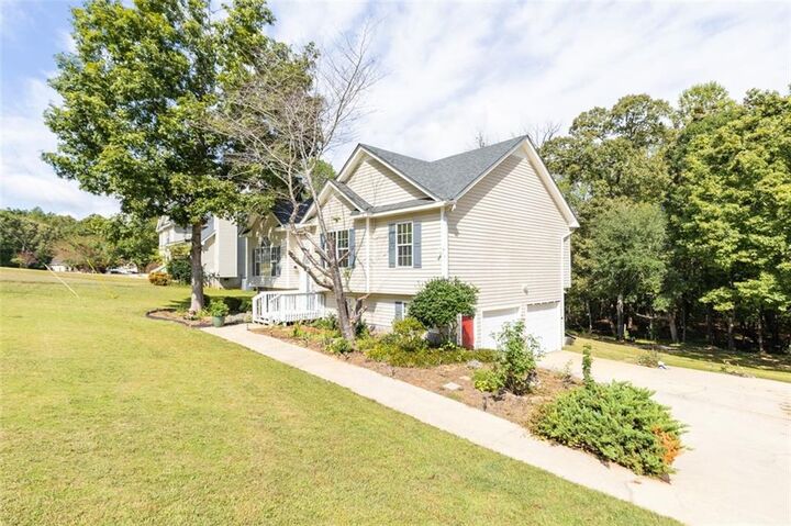 Property Photo:  185 Diamond Court  GA 30116 