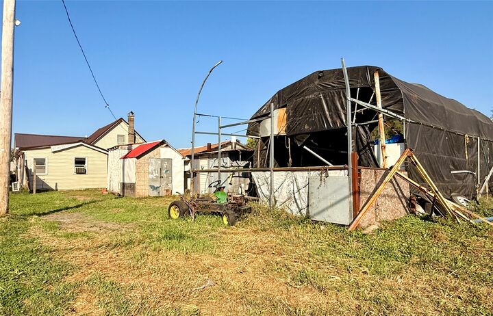 Property Photo:  609 N 5th Avenue  IA 50158