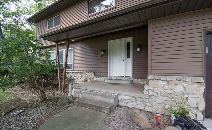 Property Photo:  505 Oak Crest Drive  IN 46755 