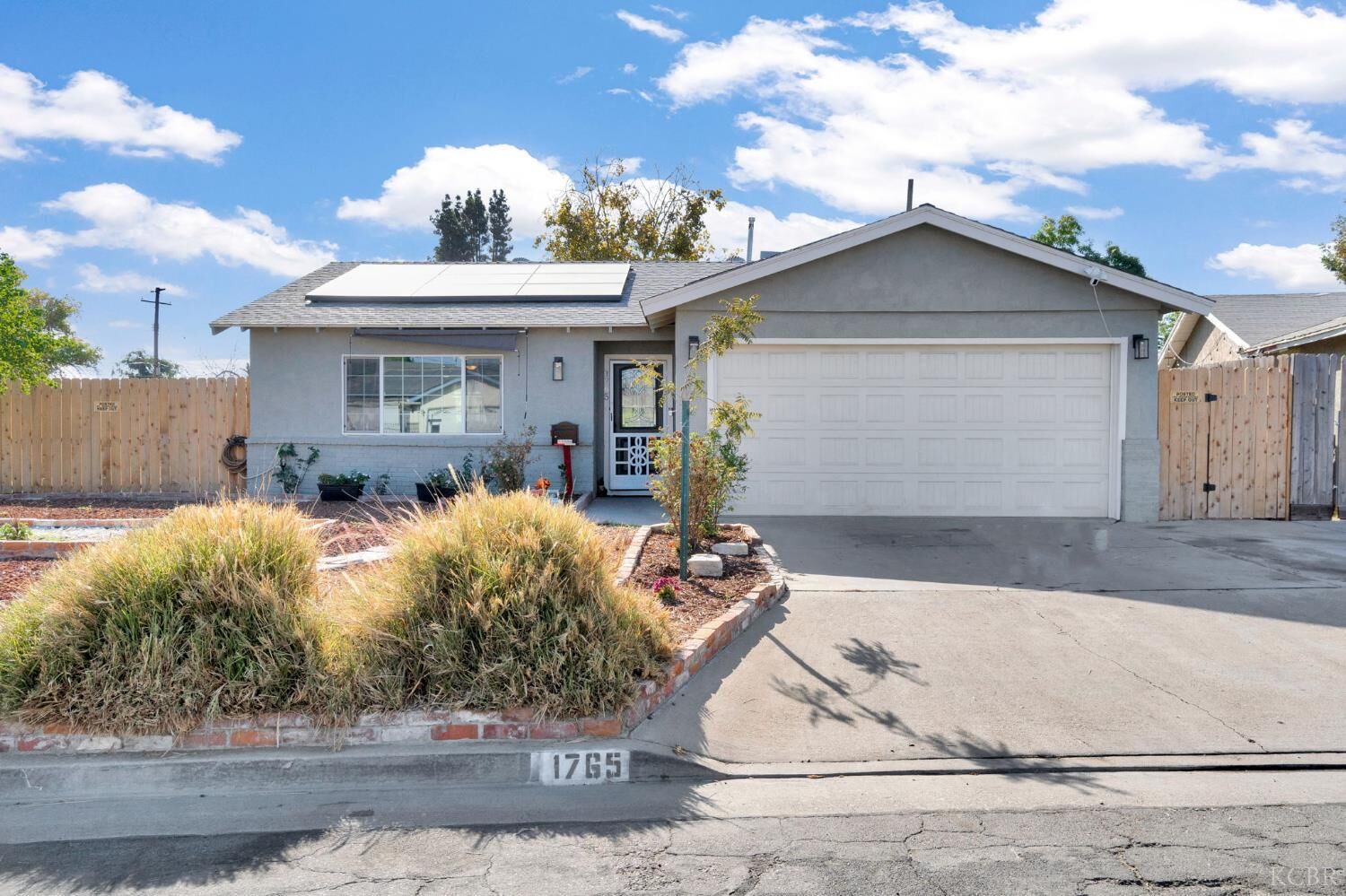 Property Photo: 1765 Parkside Drive CA 93230