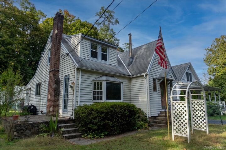 Property Photo:  8 Crescent Hill Drive  NY 10567 
