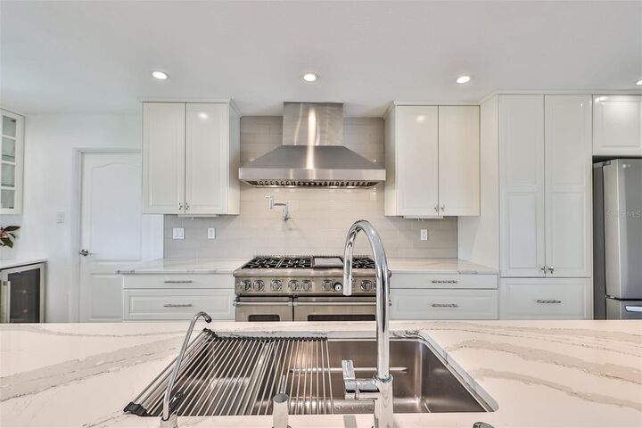 Property Photo: 4713 Dover Street NE FL 33703