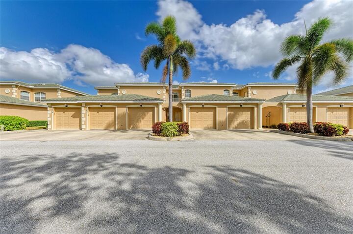 Property Photo:  6654 7th Avenue Circle W 6654  FL 34209 