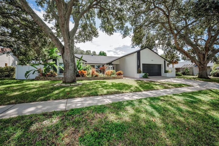 Property Photo:  1000 Wexford Leas Boulevard  FL 34683 