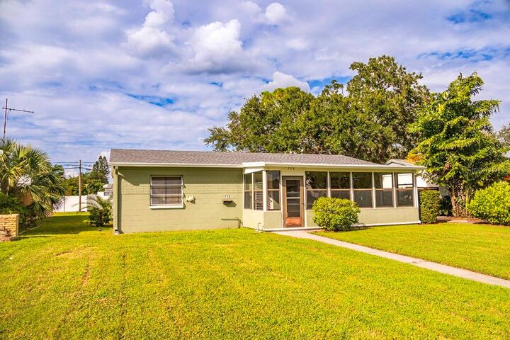 Property Photo:  775 40th Avenue NE  FL 33703 