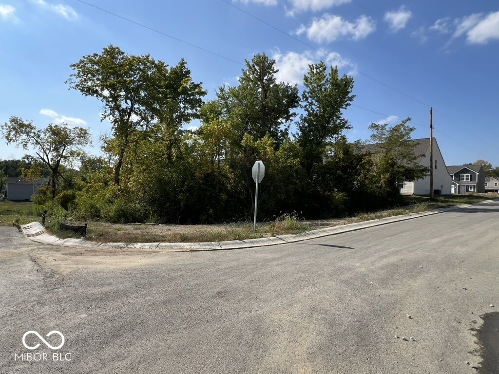 Property Photo:  2872 Emerald Street  IN 46268 