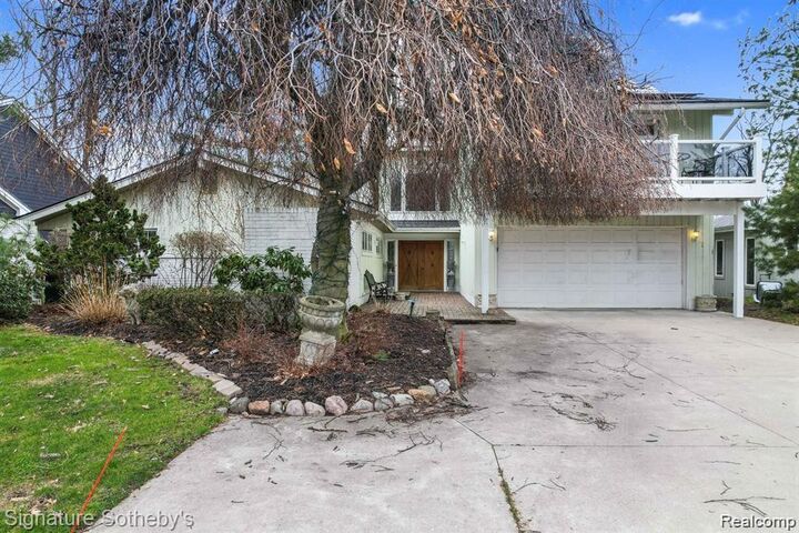 Property Photo: 2372 Pine Lake Road MI 48324 1931