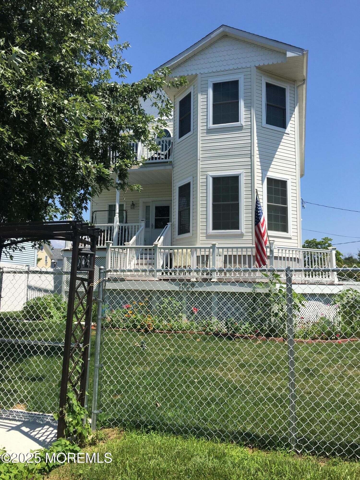 Property Photo:  1009 Edmunds Avenue  NJ 07735 